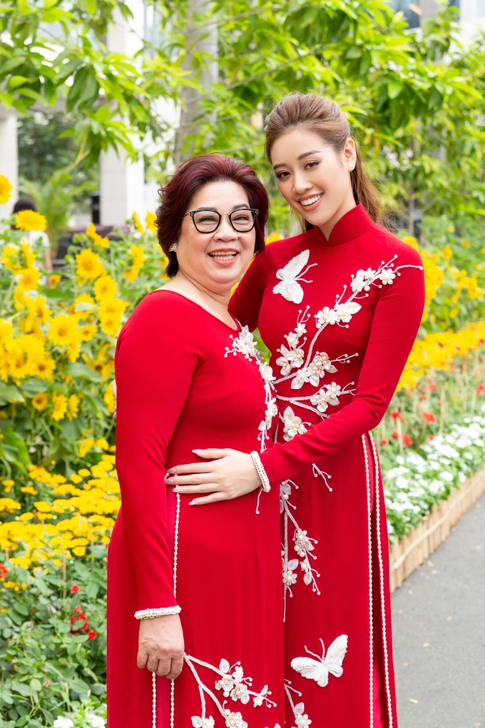 Loạt ảnh khiến netizen xuýt xoa với nhan sắc mẹ của các nàng hậu nức tiếng Vbiz 'xinh đẹp từ trong trứng là có thật' - Ảnh 4